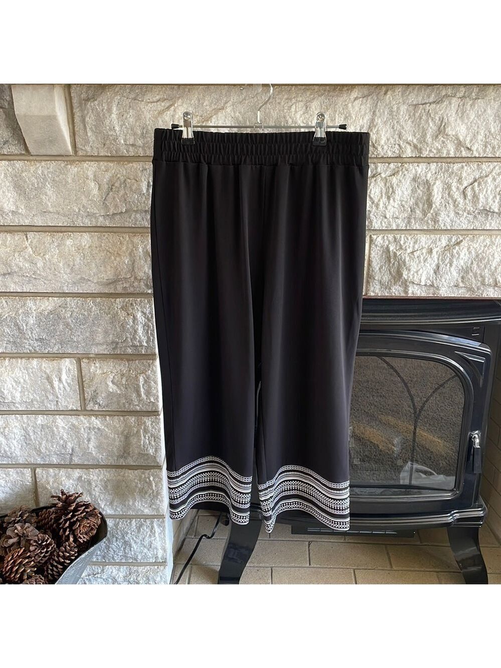 Christopher & Banks black and white stretch waist dress capris size small